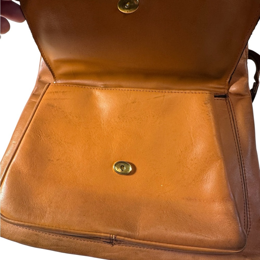 Vintage Supple Tan Retro 1970s Leather BOHO Shoulder Bag Purse NICE - Picture 3 of 16
